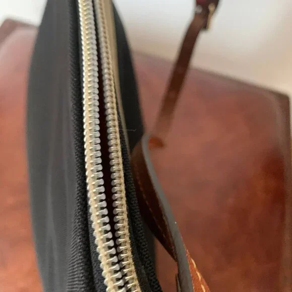 Dooney & Bourke Women's Handbag Nylon Crossbody - Picture 12 of 15